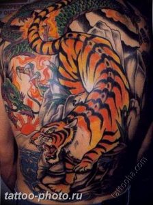 фото тату тигр и дракон 07.12.2018 №085 - tattoo tiger and dragon - tattoo-photo.ru